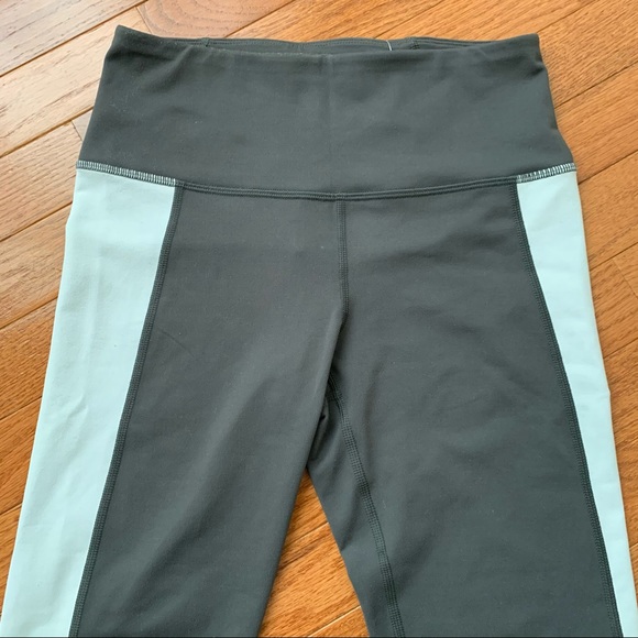 UA Heat Gear Hi-rise Fitted Workout Leggings - Picture 4 of 10